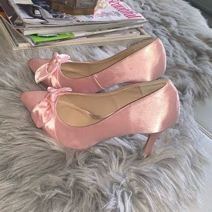 Light pink pointy heels